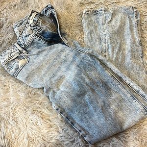 Light wash PacSun mom jeans